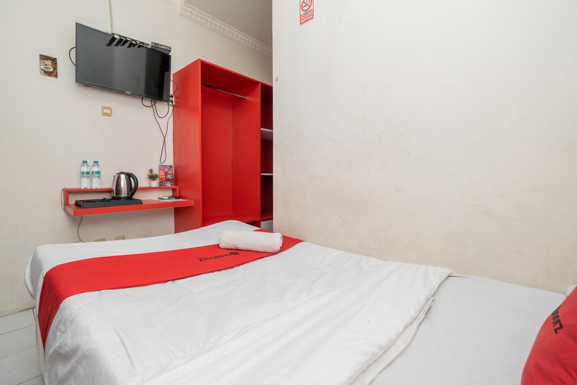 Reddoorz Plus @ Gunungsari Surabaya Kedurus Extérieur photo