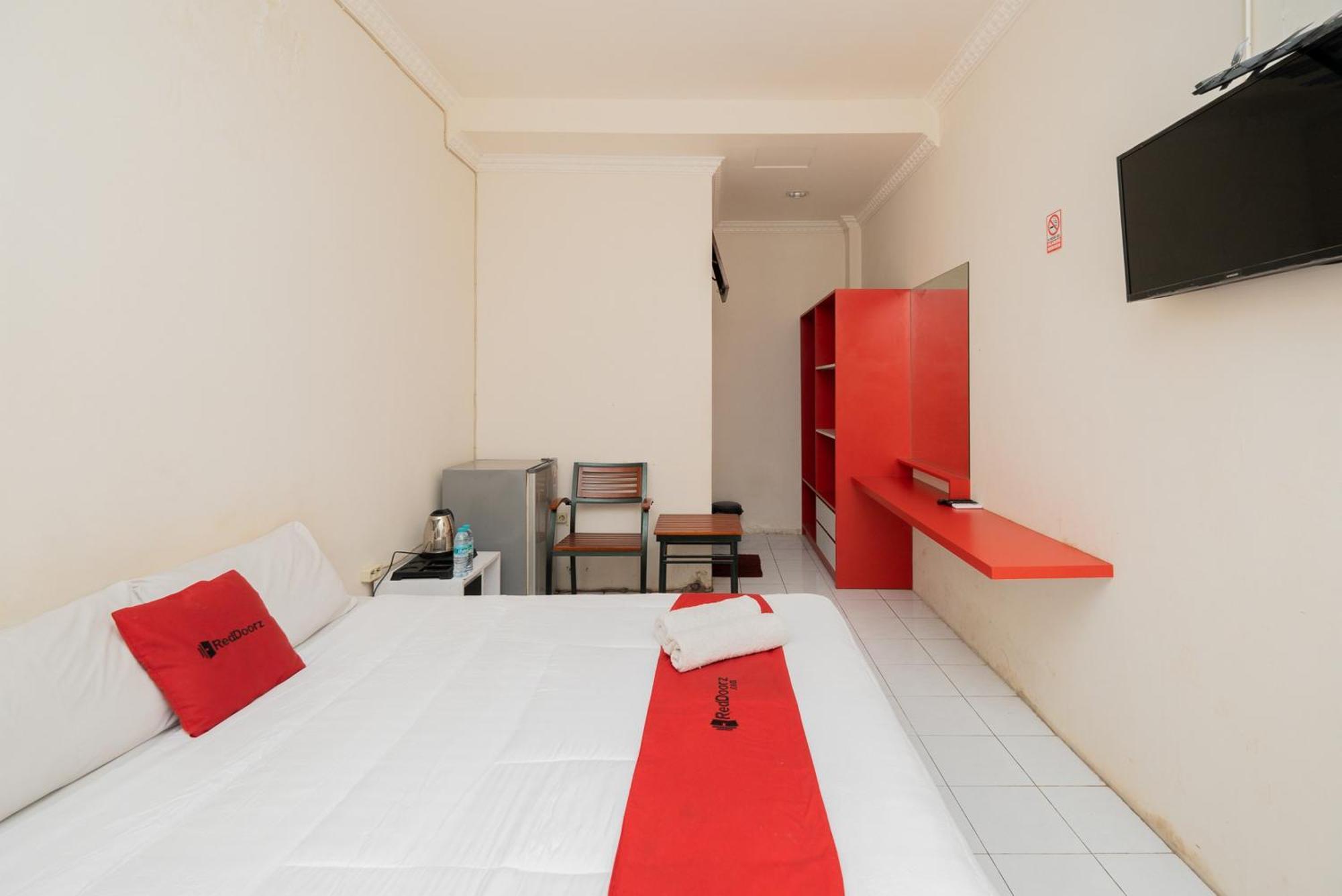 Reddoorz Plus @ Gunungsari Surabaya Kedurus Extérieur photo