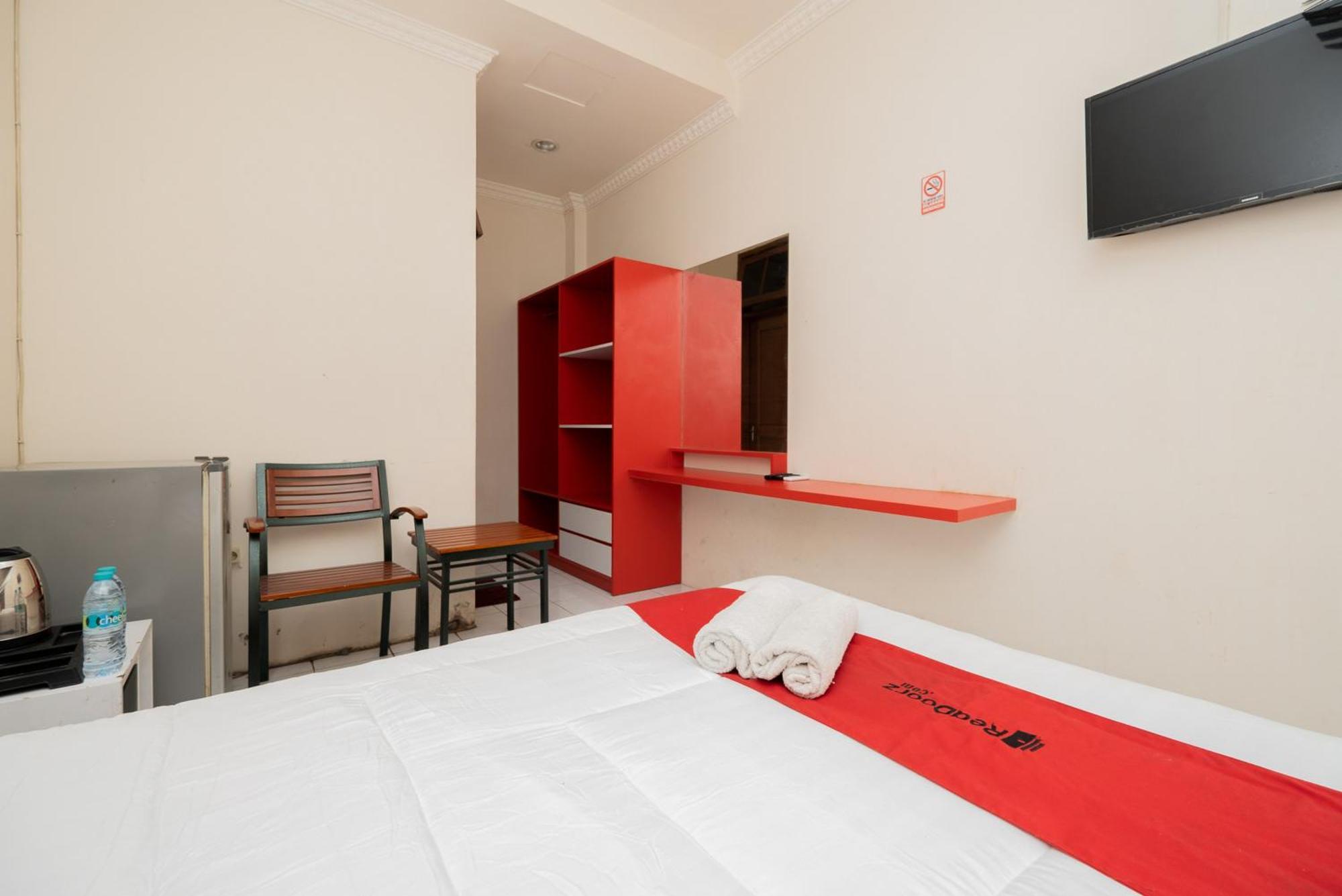 Reddoorz Plus @ Gunungsari Surabaya Kedurus Extérieur photo