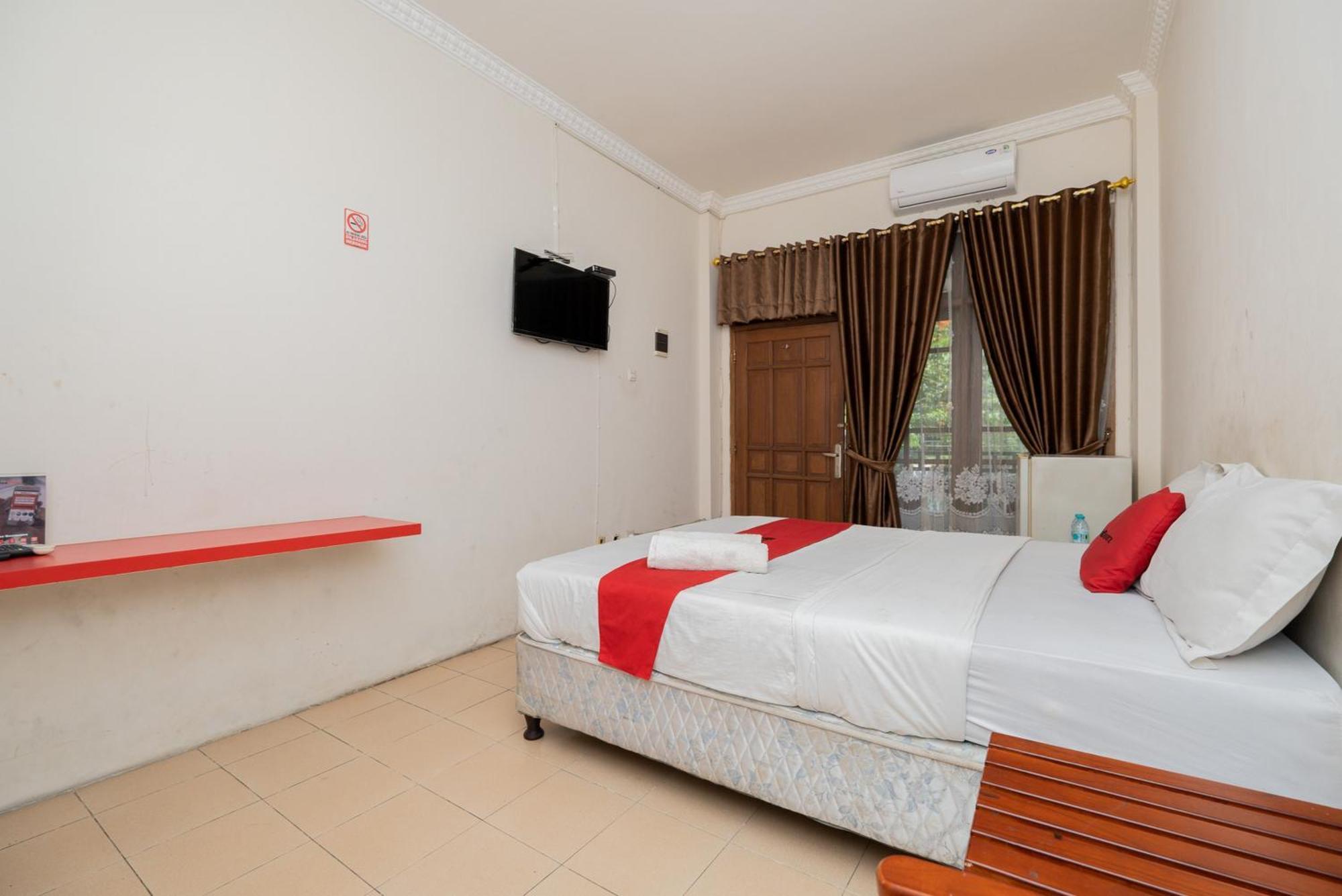Reddoorz Plus @ Gunungsari Surabaya Kedurus Extérieur photo